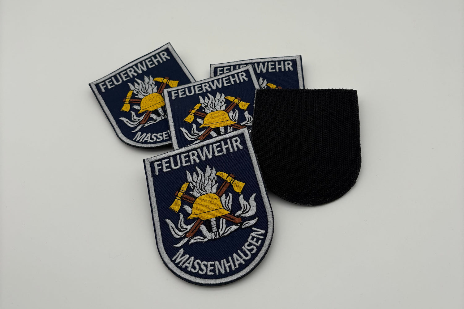 Referenzen: Bestickte Patches mit Klett mit Logo für Feuerwehr Massenhausen