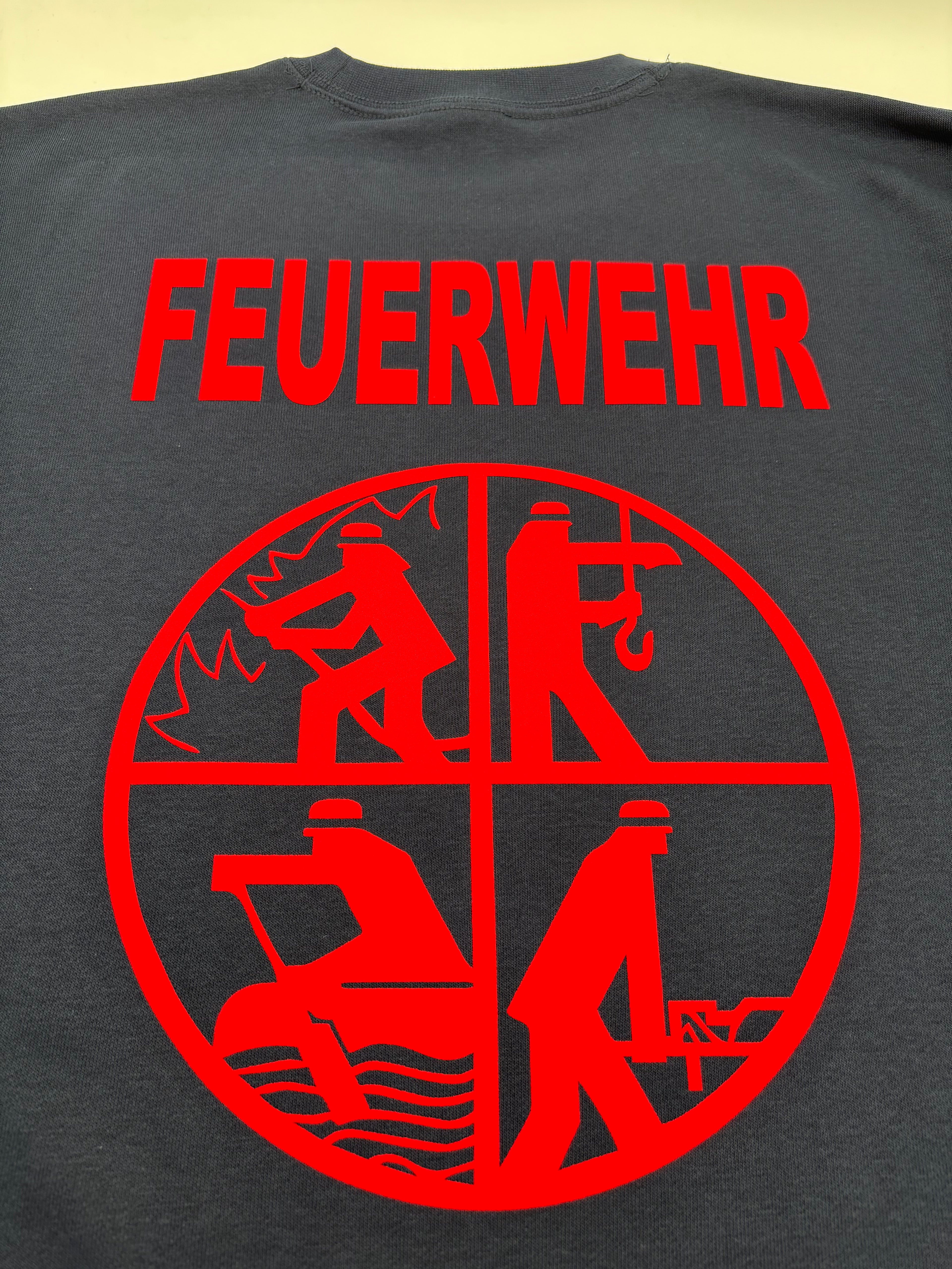 Referenzen: Bedruckter Pullover mit Logo für die Feuerwehr Germete