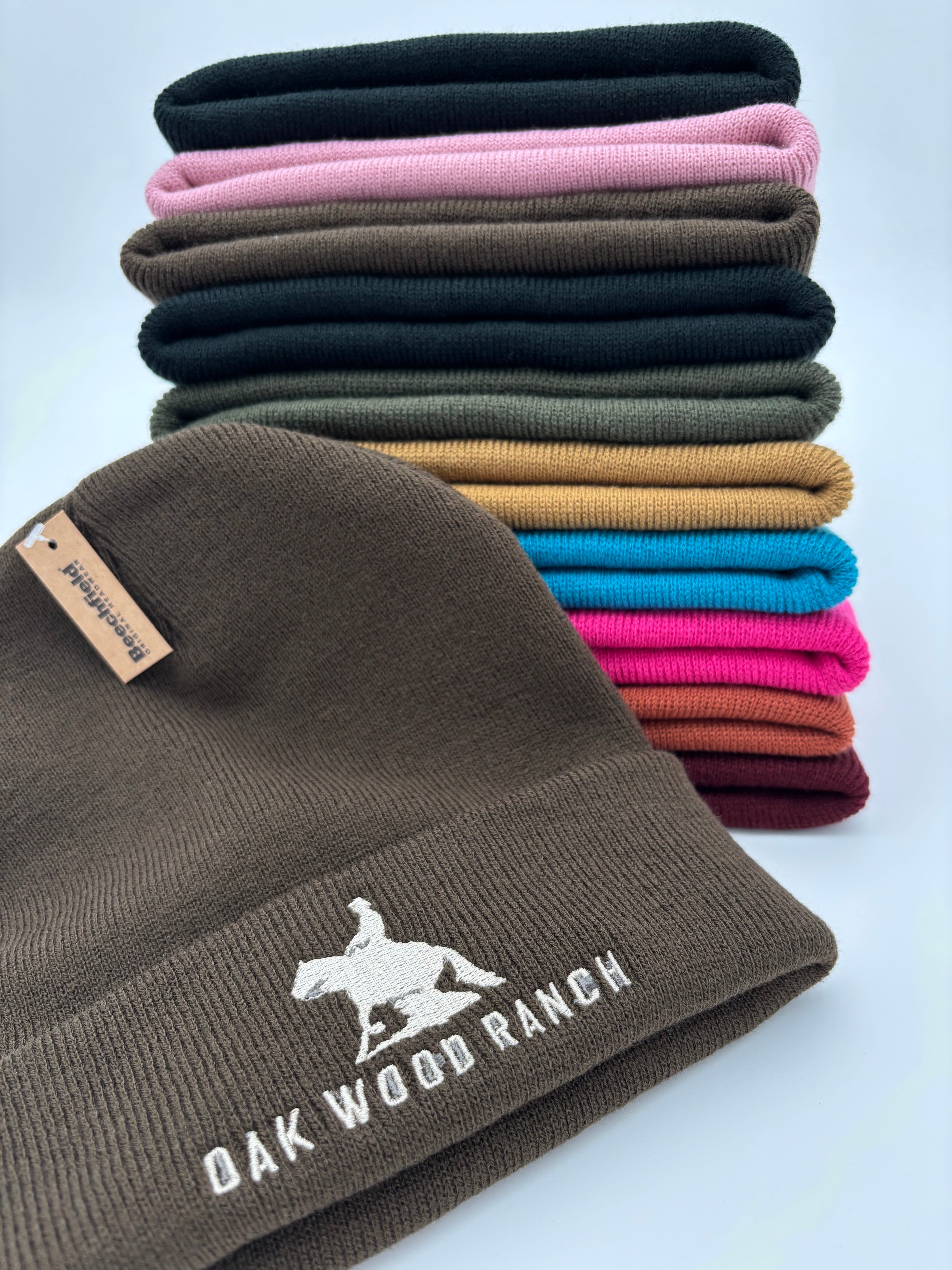 Referenzen: Bestickte Wintermützen mit Logo für die OAK WOOD RANCH in Marsberg