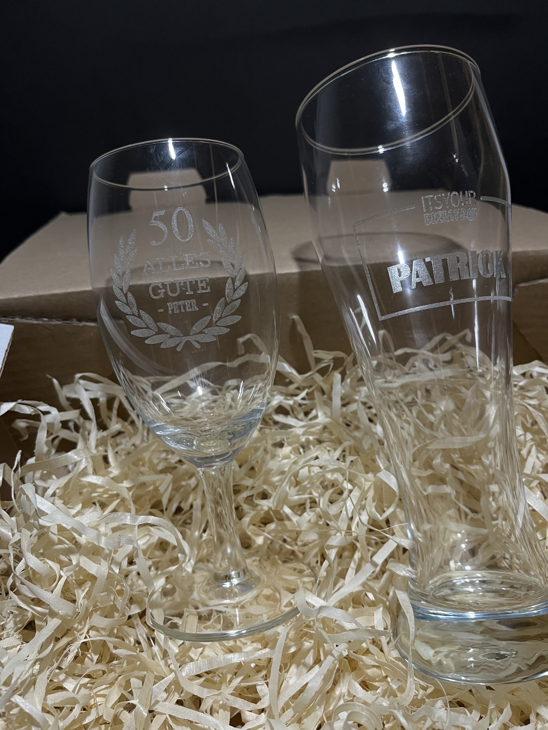 Gravur & Laserarbeiten in deiner Nähe -Gelasertes Glas mit Logo-Gravur – personalisiertes Geschenk oder Werbeartikel